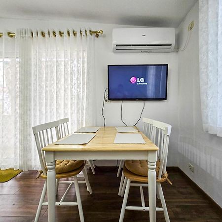 Lake Park 2Br Apartment Tirana Exterior photo